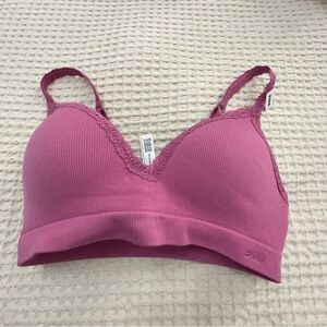 PINK BRALETTES & BRA TOPS
SEAMLESS PUSH-UP WIRELESS
Victoria secret - x small